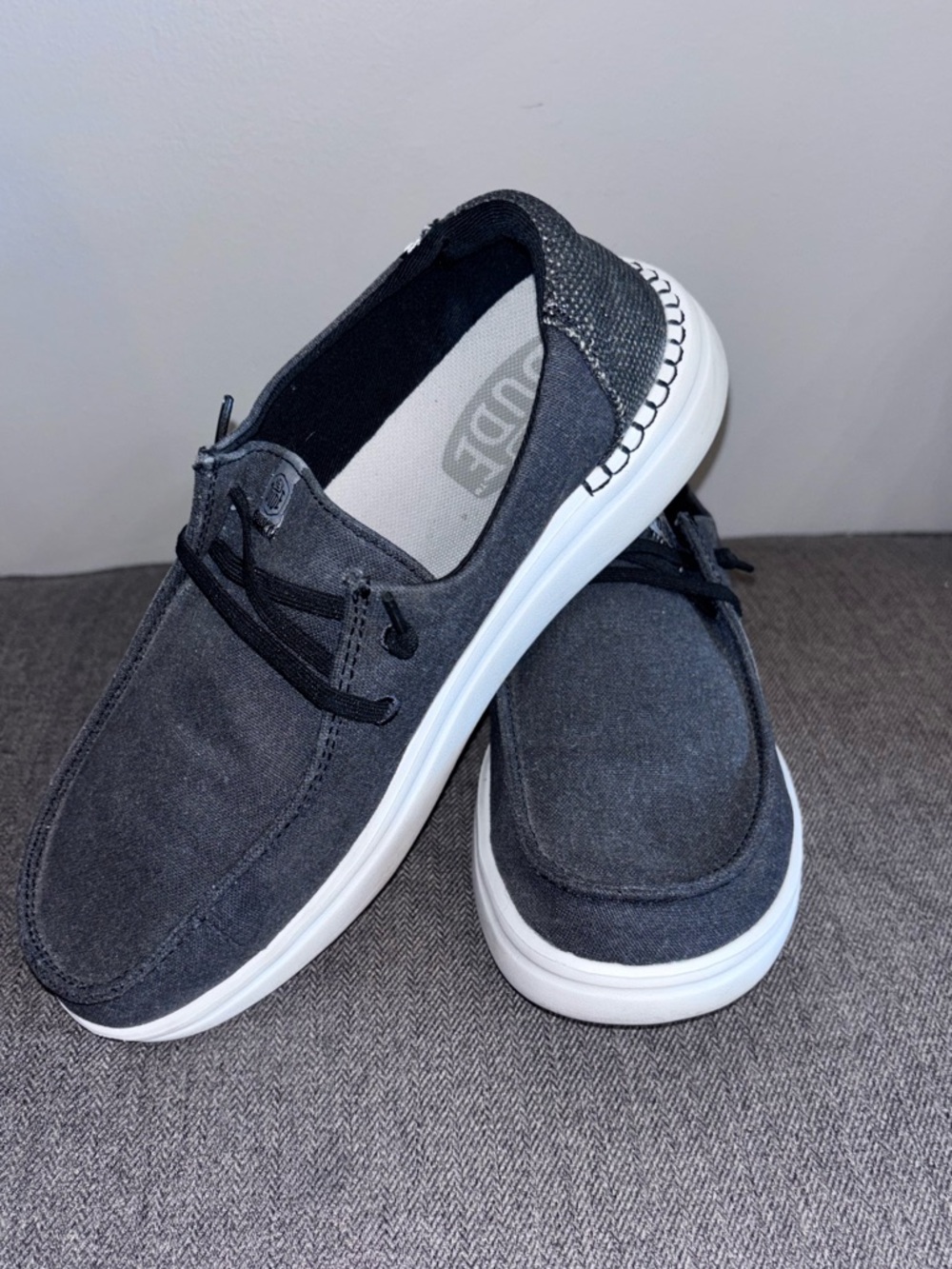 HEY DUDE Wendy Rise Women’s Shoes Sz 7 Running Black Slip On Round Toe Sneakers - Picture 2 of 8